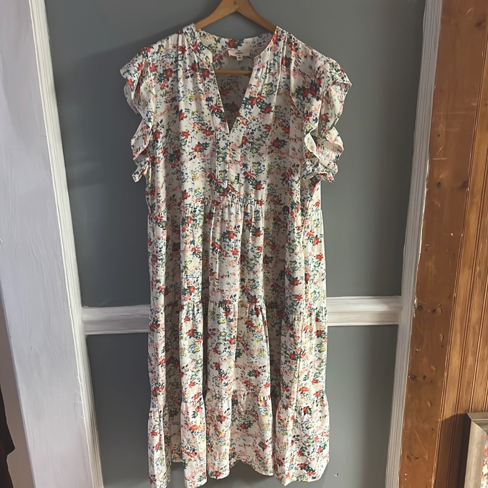 Beautiful floral mid length dress.